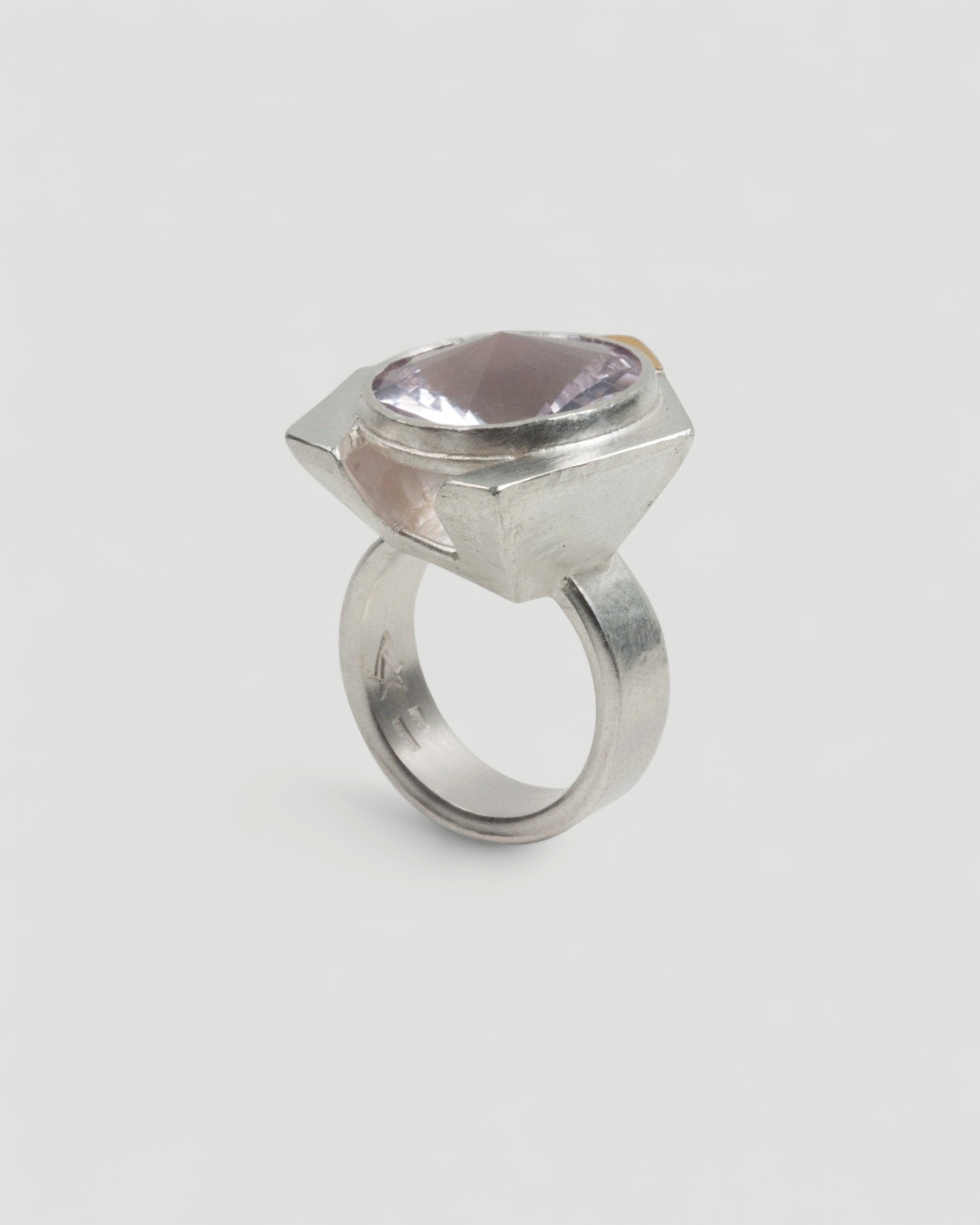 Großer 925 Silberring mit fliederfarbenen Amethyst - Goldschmiede Krack