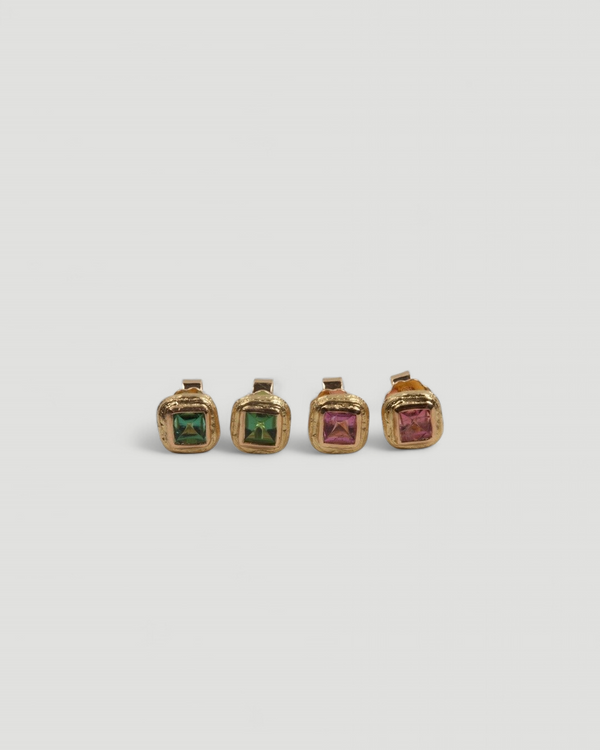 Quadratische Ohrstecker aus 750 Gold mit Edelsteinen - Goldschmiede Krack