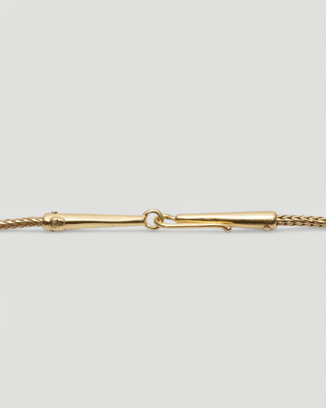 Großer 750 Goldanhänger mit leuchtendem Mandarin-Granat und passender 750 Goldkette - Goldschmiede Krack