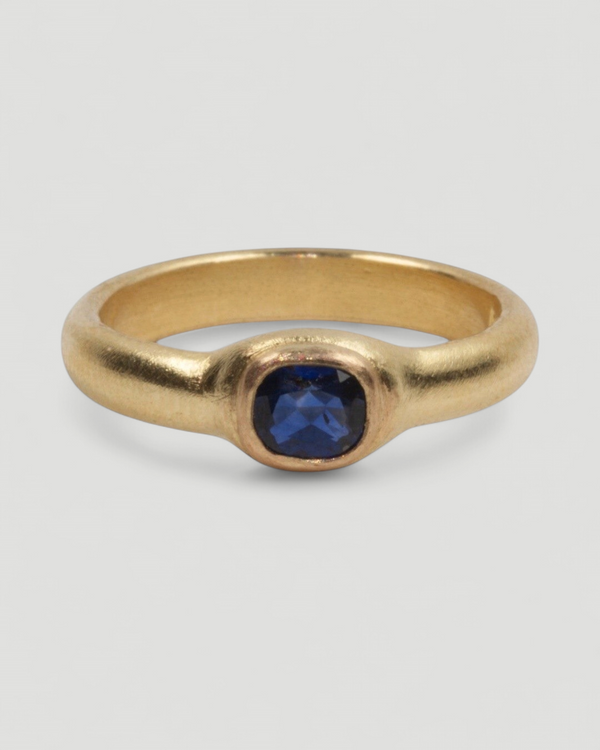 Matter 750 Goldring mit blauem Saphir