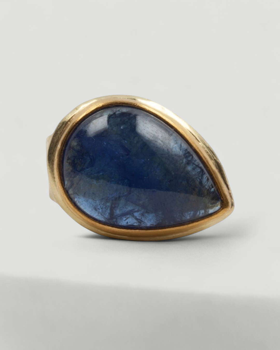 Großer 750 Goldring mit Tansanit - Goldschmiede Krack