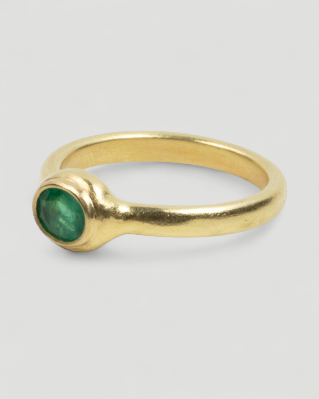 Zierlicher 750 Goldring mit Smaragd (0,52 ct) - Goldschmiede Krack