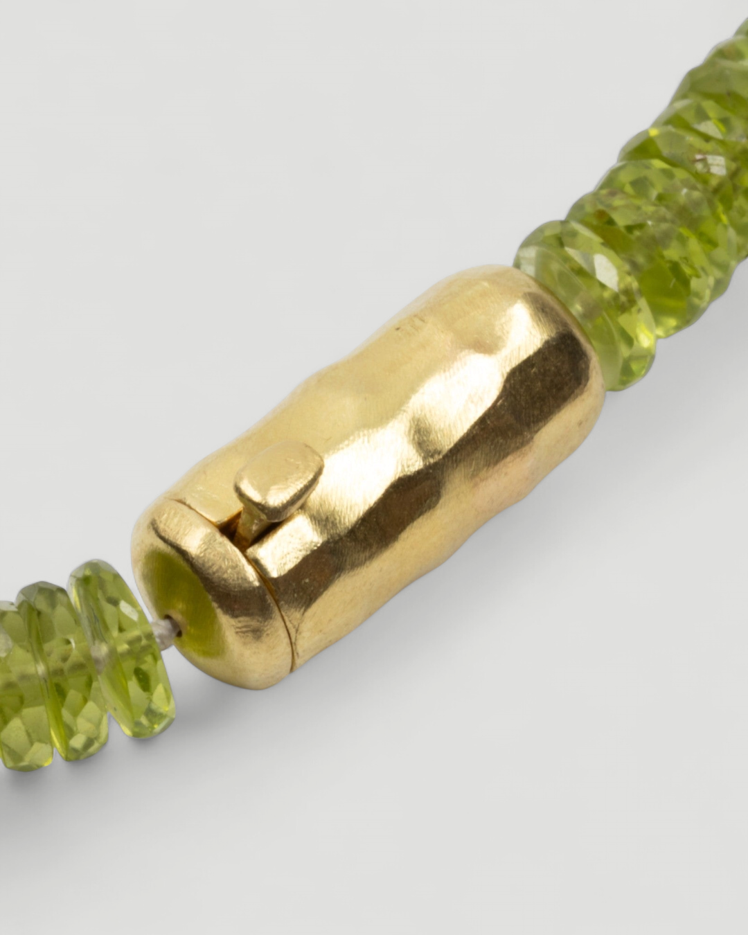 Grüne Peridotkette mit 750 Goldkastenschloss - Goldschmiede Krack