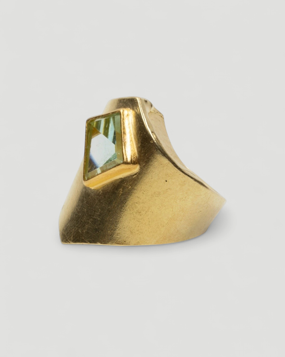 Ring aus 750 Gelbgold mit facettiertem Turmalin (4.32 ct) in Fantasieform - Goldschmiede Krack