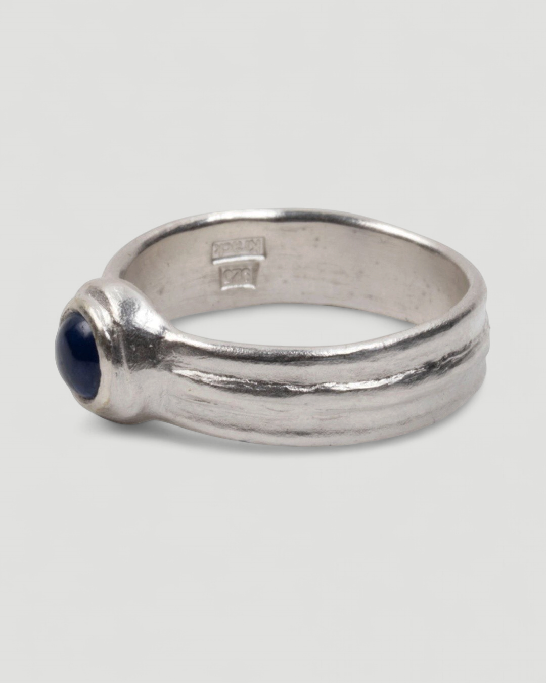 925 Silberring mit blauem Saphir-Cabochon (0,55 ct) - Goldschmiede Krack