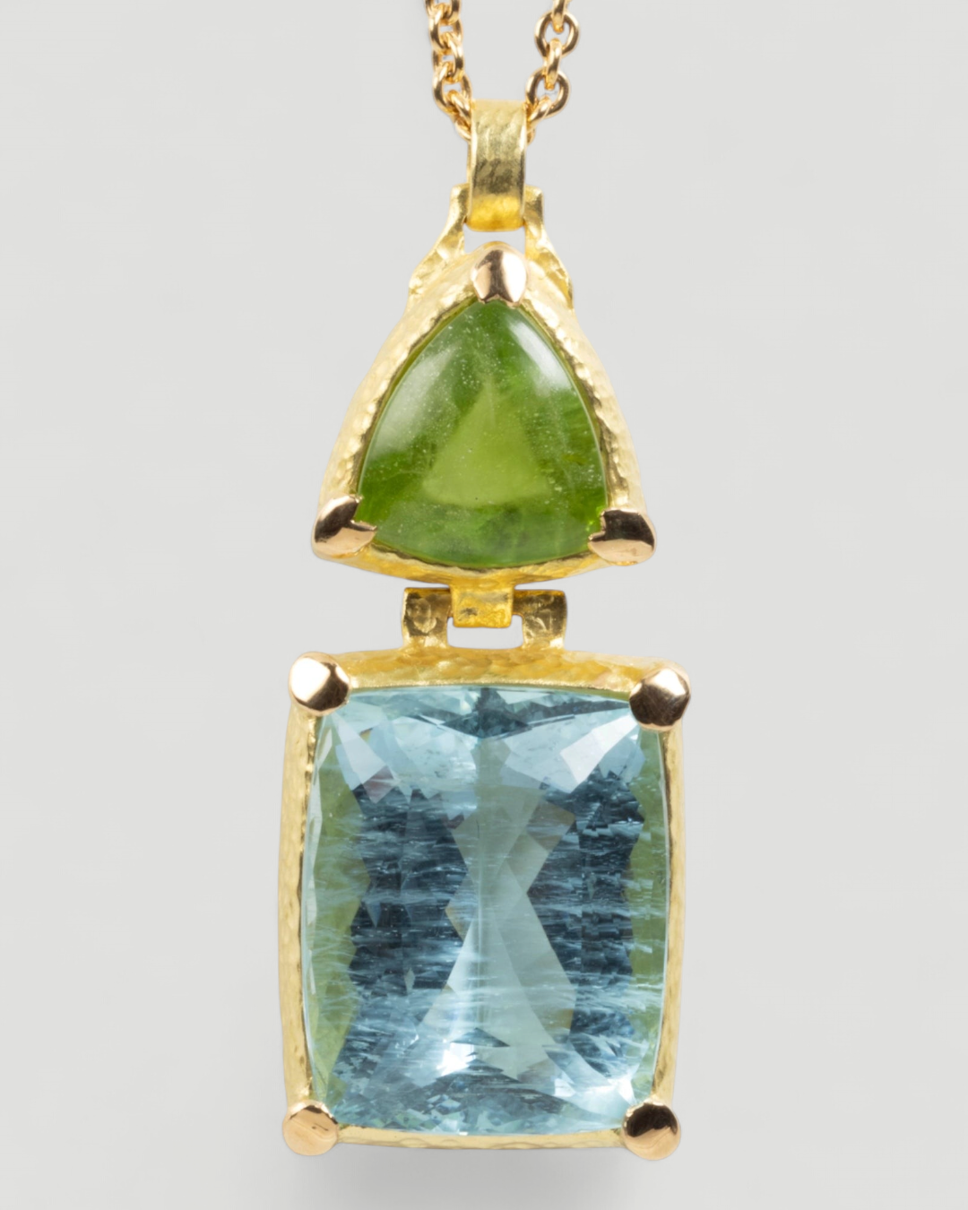 750 Gold Anhänger mit großem Aquamarin (72,65 ct) und Peridot (25,70 ct) – Unikat - Goldschmiede Krack