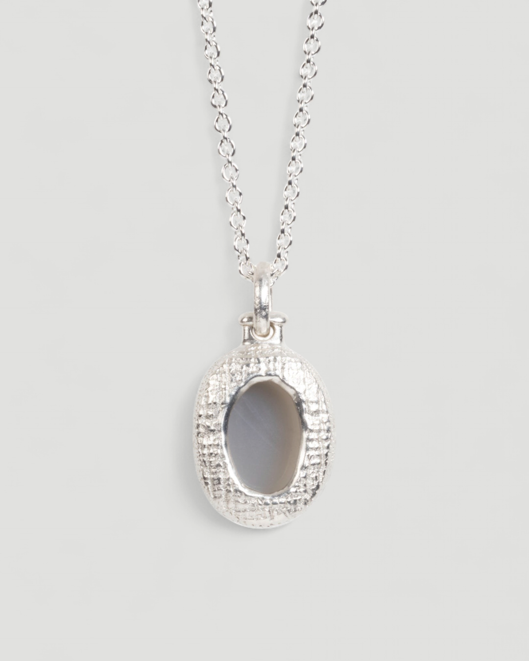 Anhänger mit großem grauem Mondstein-Cabochon (35 ct) in 925 Silber mit Kette - Goldschmiede Krack