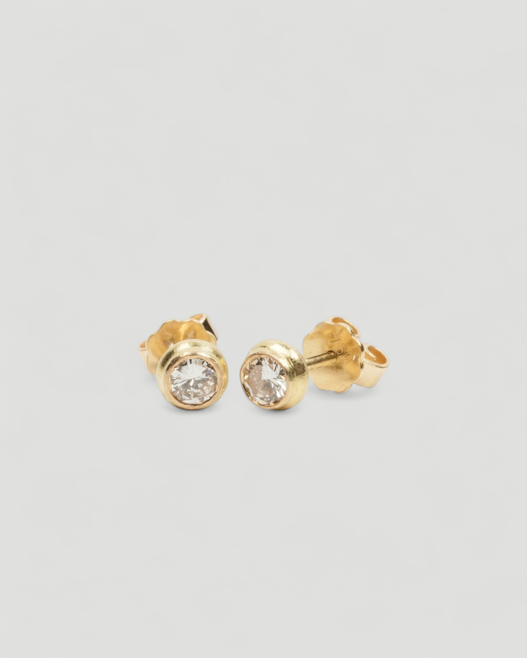 750 Goldohrstecker mit weißen Brillanten (0.64 ct) & GIA-Zertifikate - Goldschmiede Krack