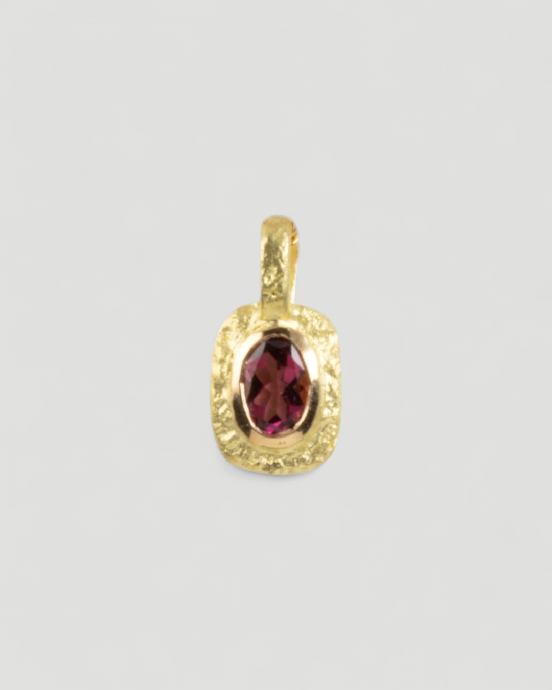 Organisch-eckiger 750 Goldanhänger mit rotem Turmalin (0.69 ct) - Goldschmiede Krack