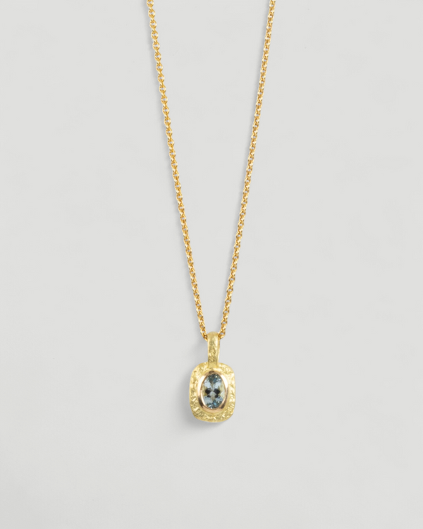 Organisch-eckiger 750 Goldanhänger mit blauem Aquamarin (0.71 ct) mit passender Goldkette - Goldschmiede Krack