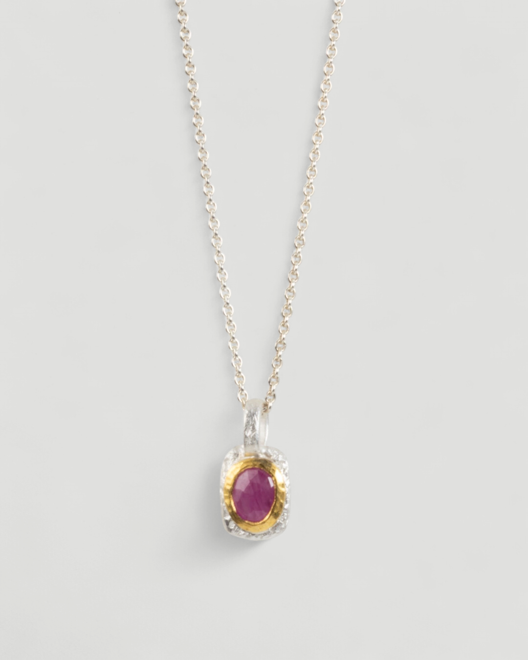 925 Silber Anhänger mit pinkem Rubin (0,80 ct), 999 Feingold und Silberkette - Goldschmiede Krack