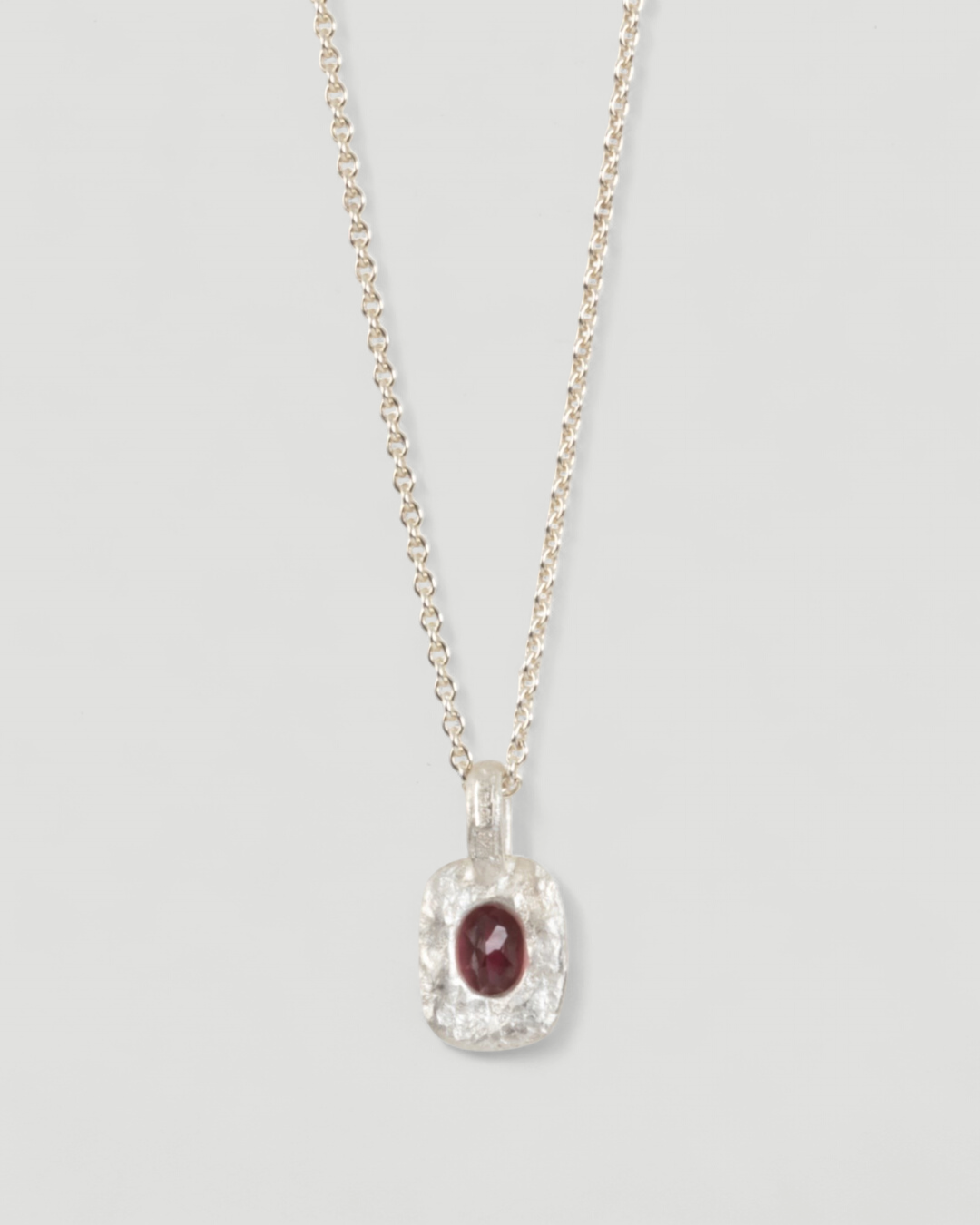 Organisch-eckiger Silberanhänger mit rötlichem Turmalin (0.74ct) - Goldschmiede Krack