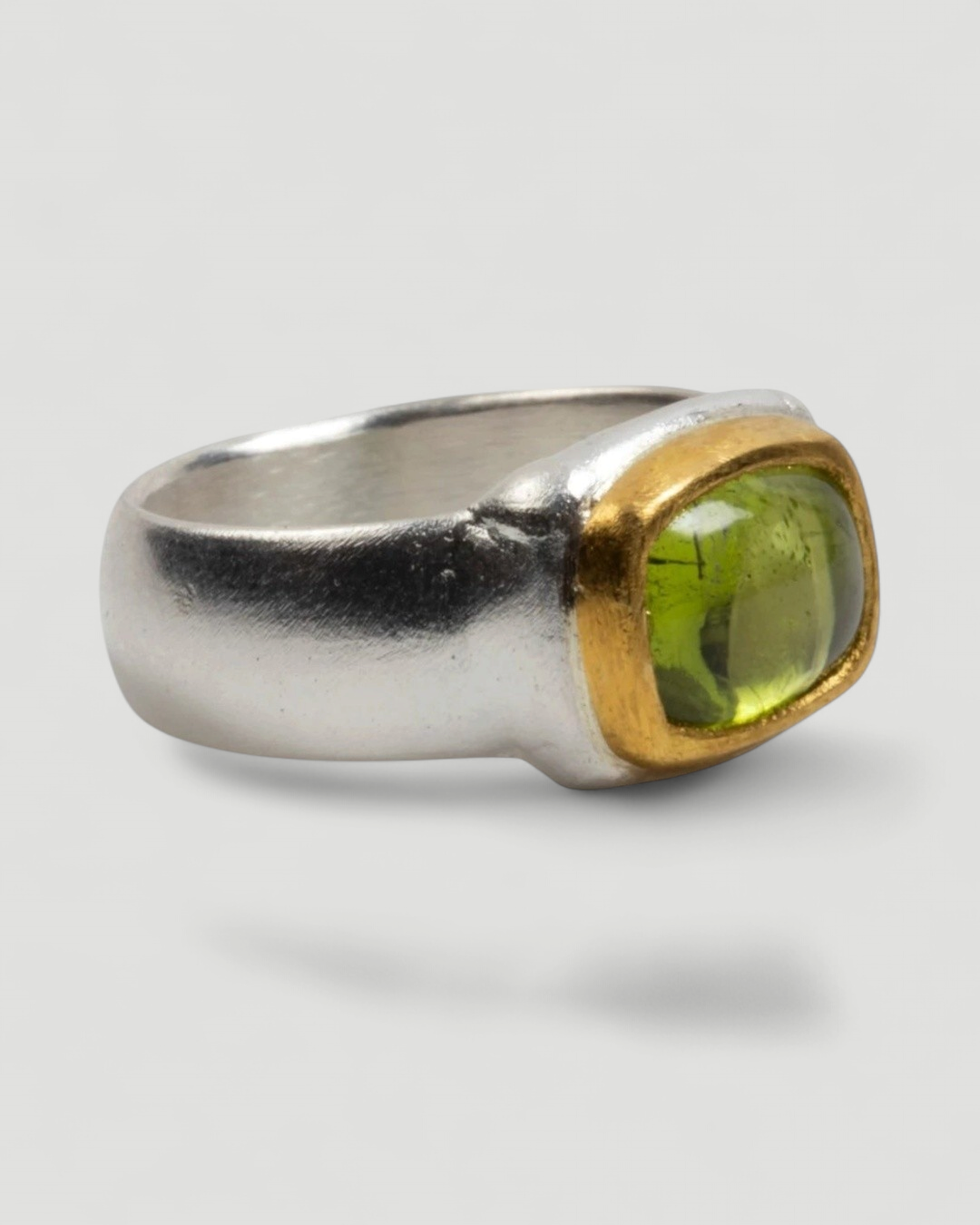 925 Silberring mit grünem Peridot (4,88 ct) und 999 Feingold-Fassung - Goldschmiede Krack