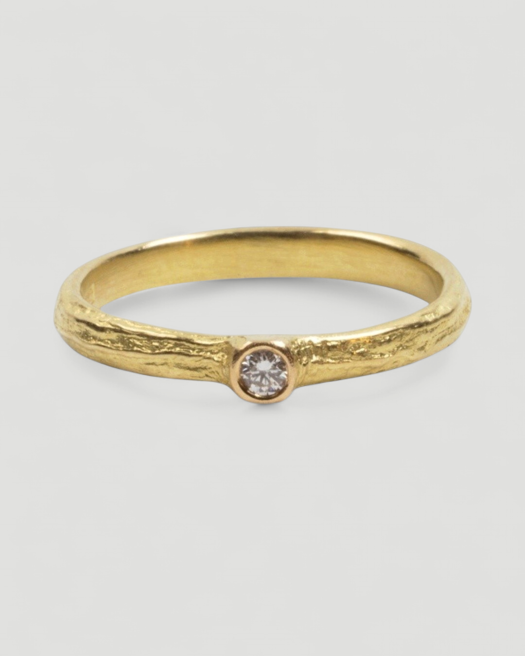 Zarter Bark 750 Gelbgold Ring mit Brillant LGD (0,07 ct) - Goldschmiede Krack
