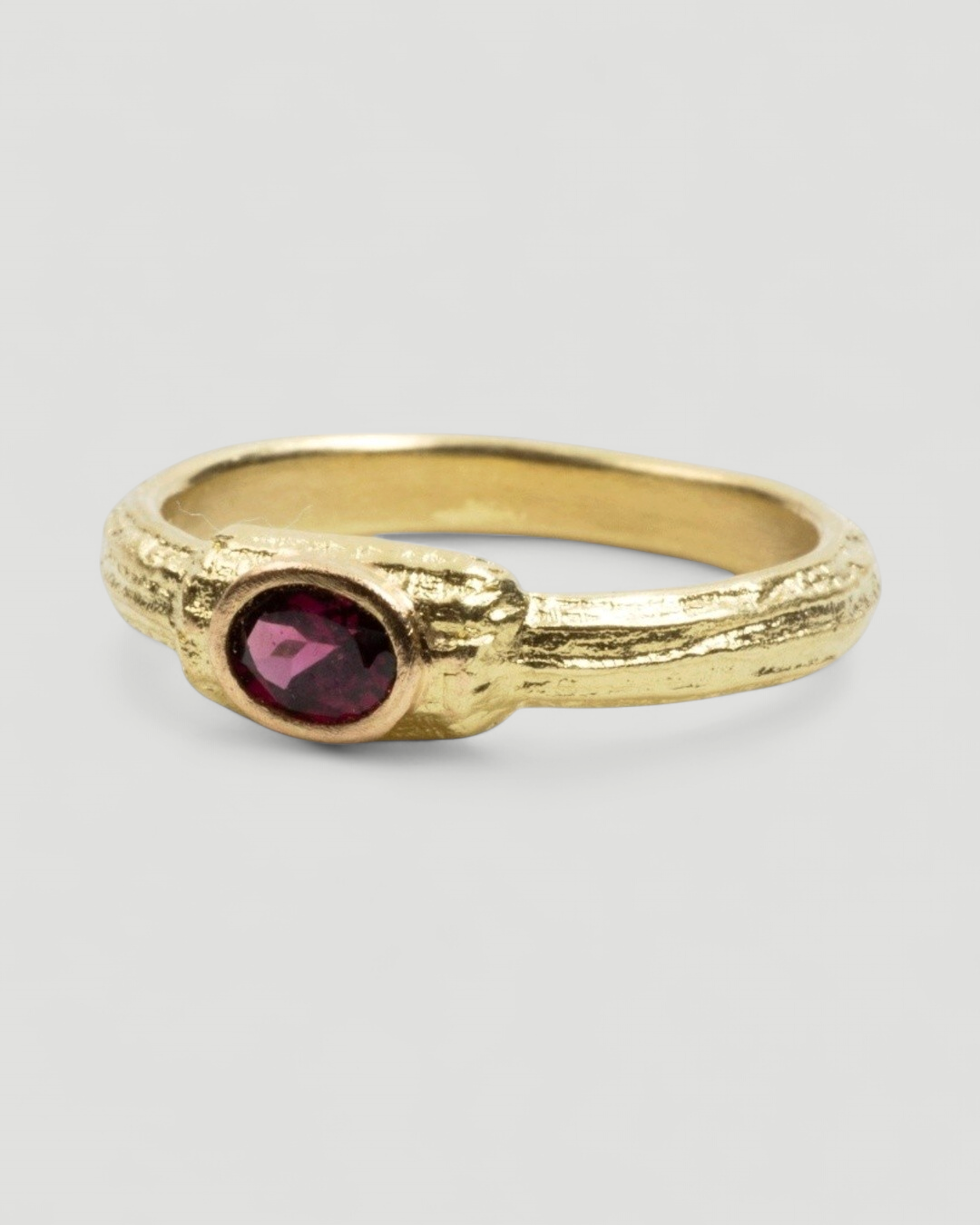 Zierlicher 750 Gelbgold Ring mit Rhodolit (0,41 ct) - Goldschmiede Krack