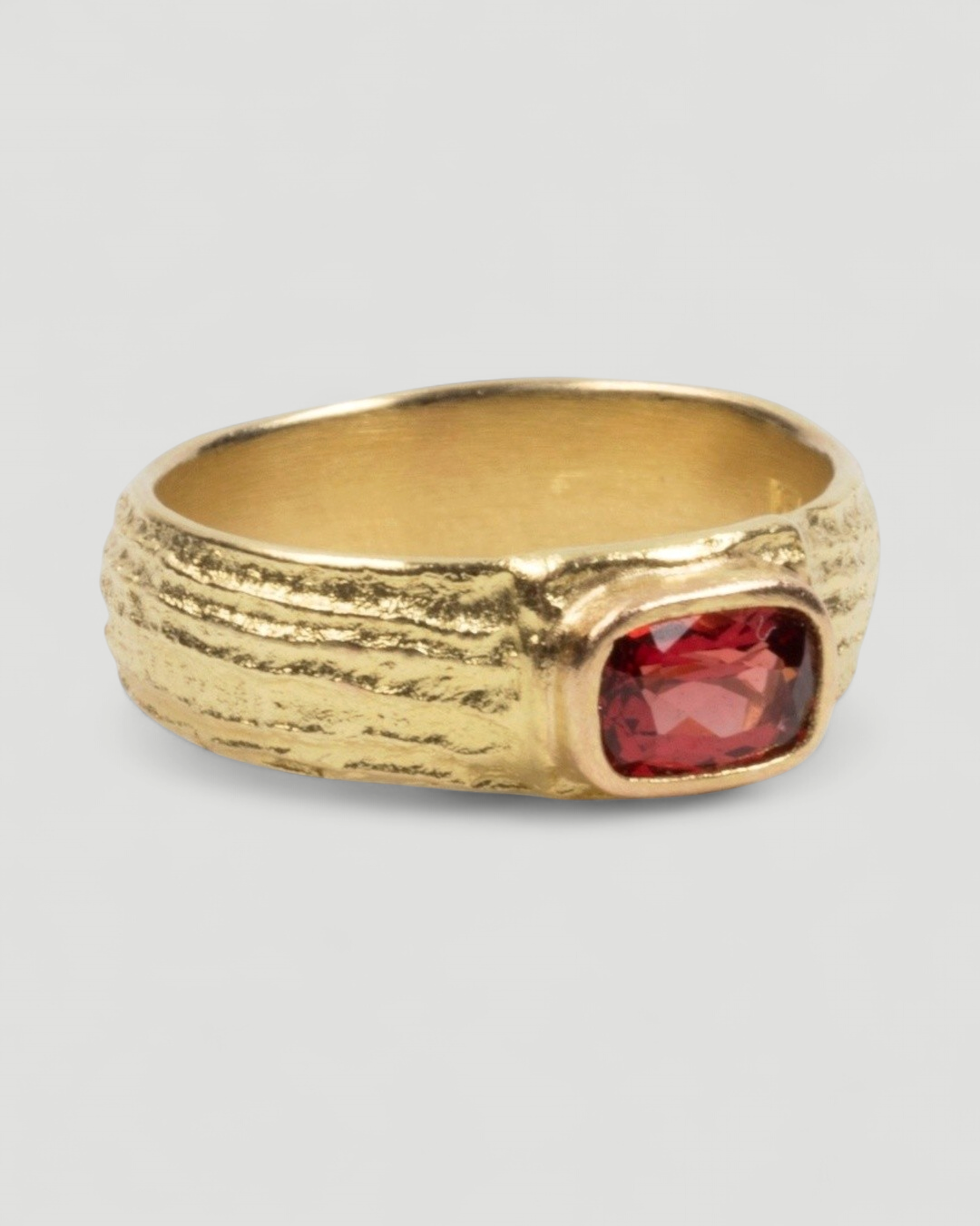 750 Gelbgold Ring mit Spinell (0,68 ct) - Goldschmiede Krack
