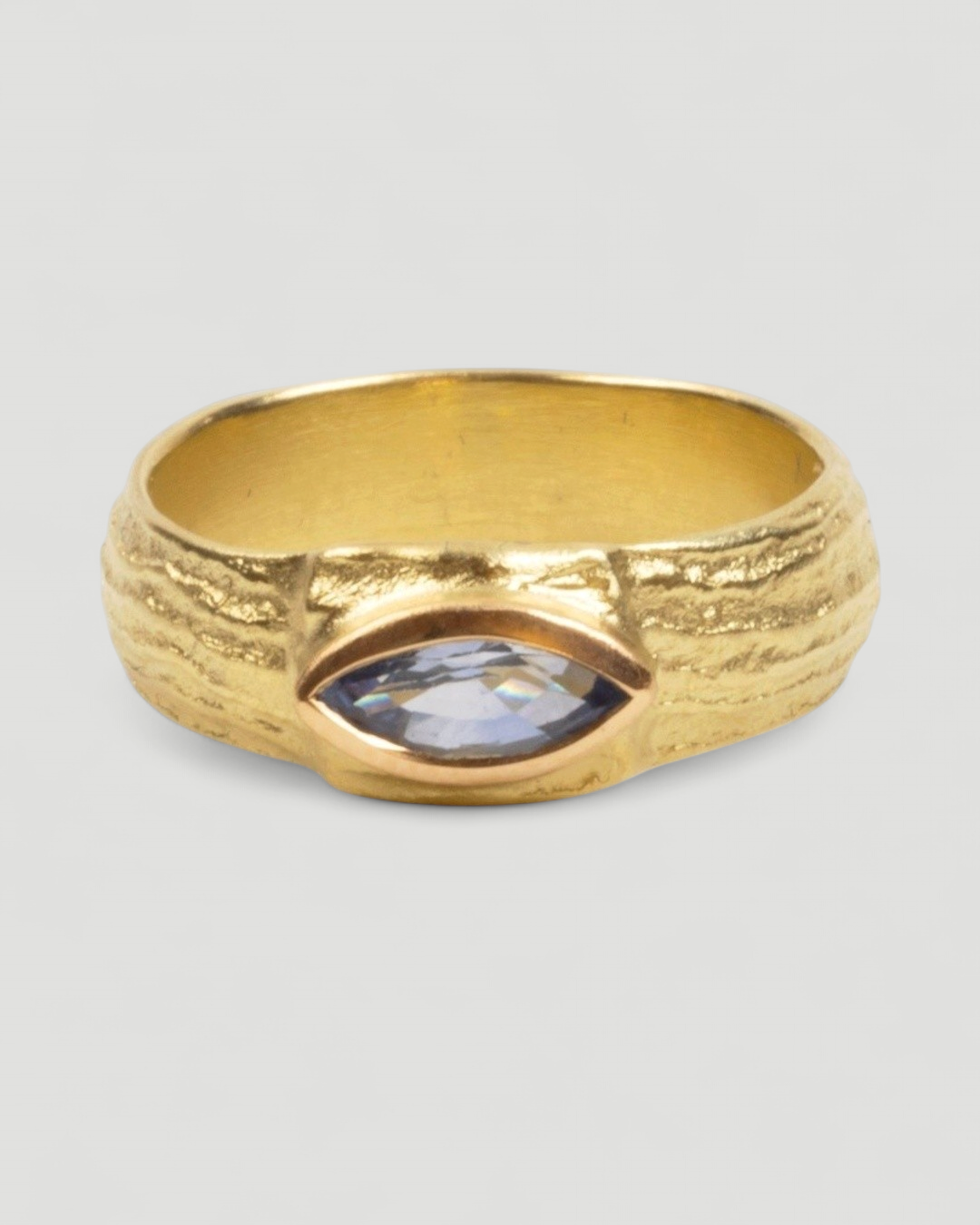 750 Gelbgold Ring mit blauem Navette-Saphir (0,77 ct) - Goldschmiede Krack