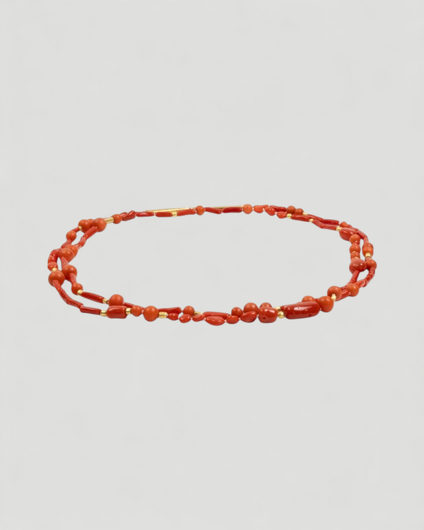 750 Gelbgold Halskette mit roter Koralle (140 ct) und Goldelementen