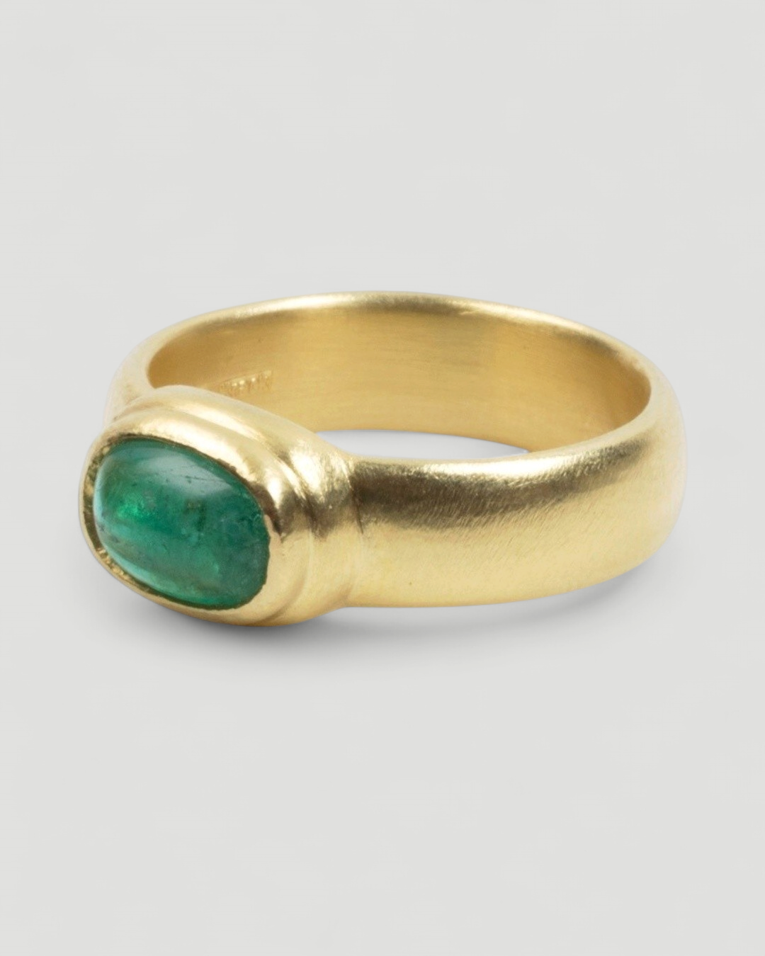 750 Goldring mit grünem Smaragd (1,39 ct) - Goldschmiede Krack