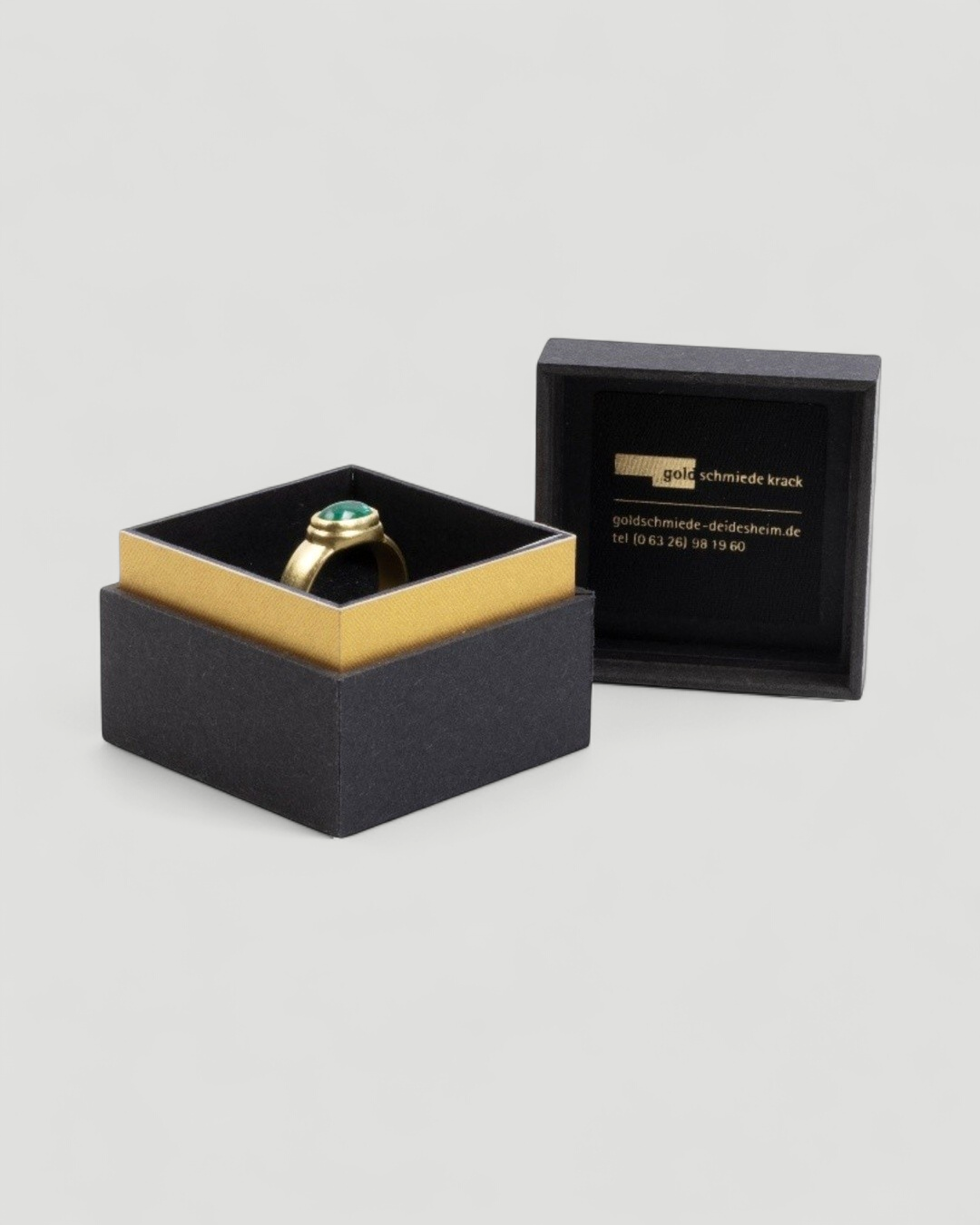 750 Goldring mit grünem Smaragd (1,39 ct) - Goldschmiede Krack