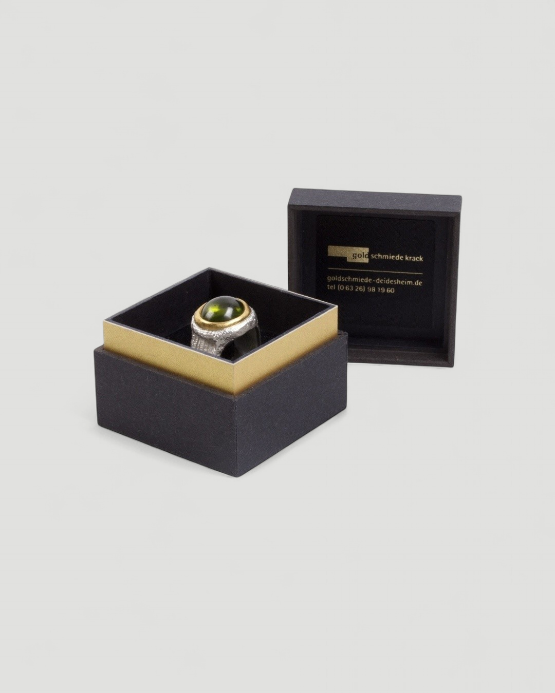 925 Silberring mit grünem Peridot (13,27 ct) und 999 Feingold-Fassung - Goldschmiede Krack