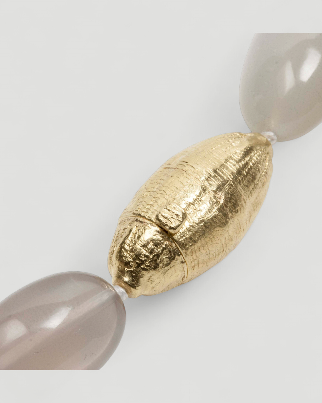 Graue Mondsteinkette mit 750 Goldkastenschloss - Goldschmiede Krack
