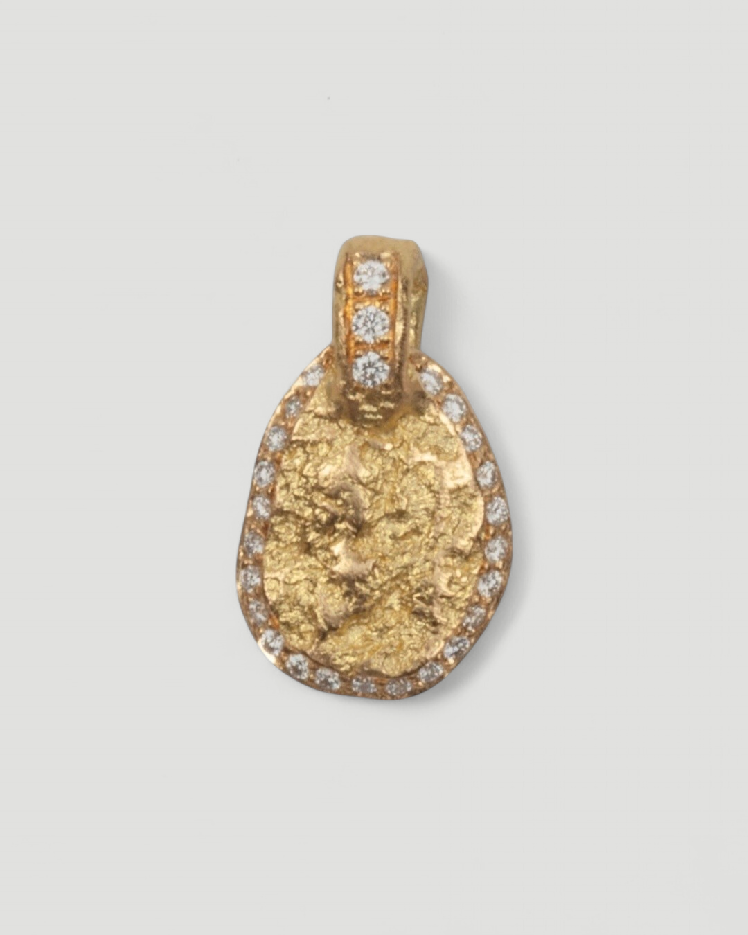 Anhänger mit Brillanten und "Nugget" Struktur - Goldschmiede Krack