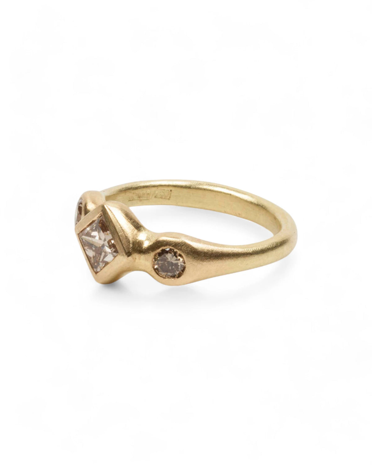 750 Goldring mit Diamanten - Goldschmiede Krack - Trauringe & Unikatschmuck aus Deidesheim