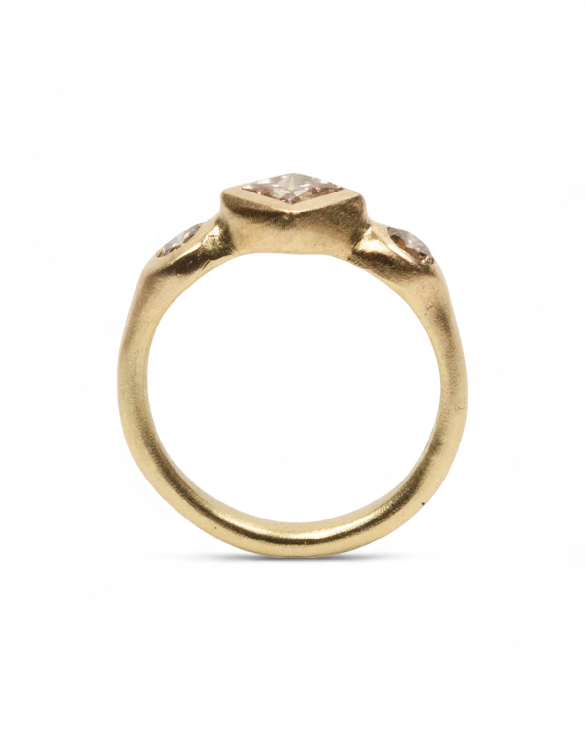 750 Goldring mit Diamanten - Goldschmiede Krack - Trauringe & Unikatschmuck aus Deidesheim