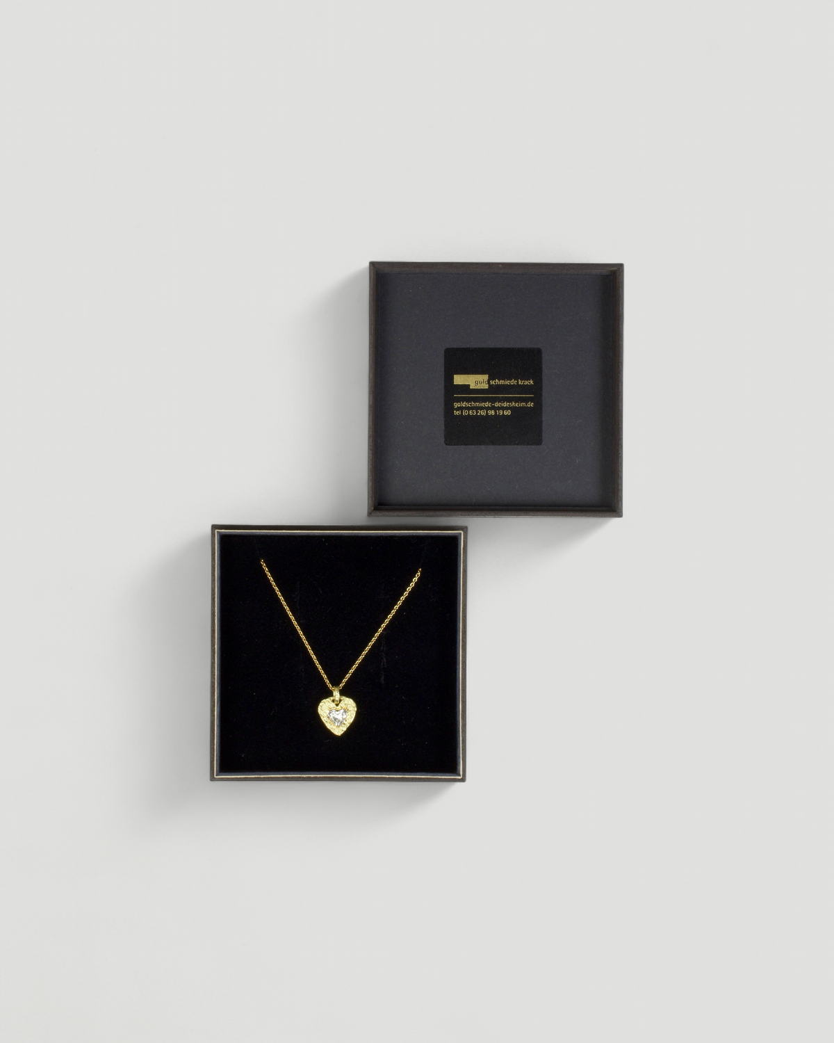 750 Gold-Herzanhänger mit LGD Diamant und 750 Goldkette in der Schmuckbox von Goldschmiede Krack