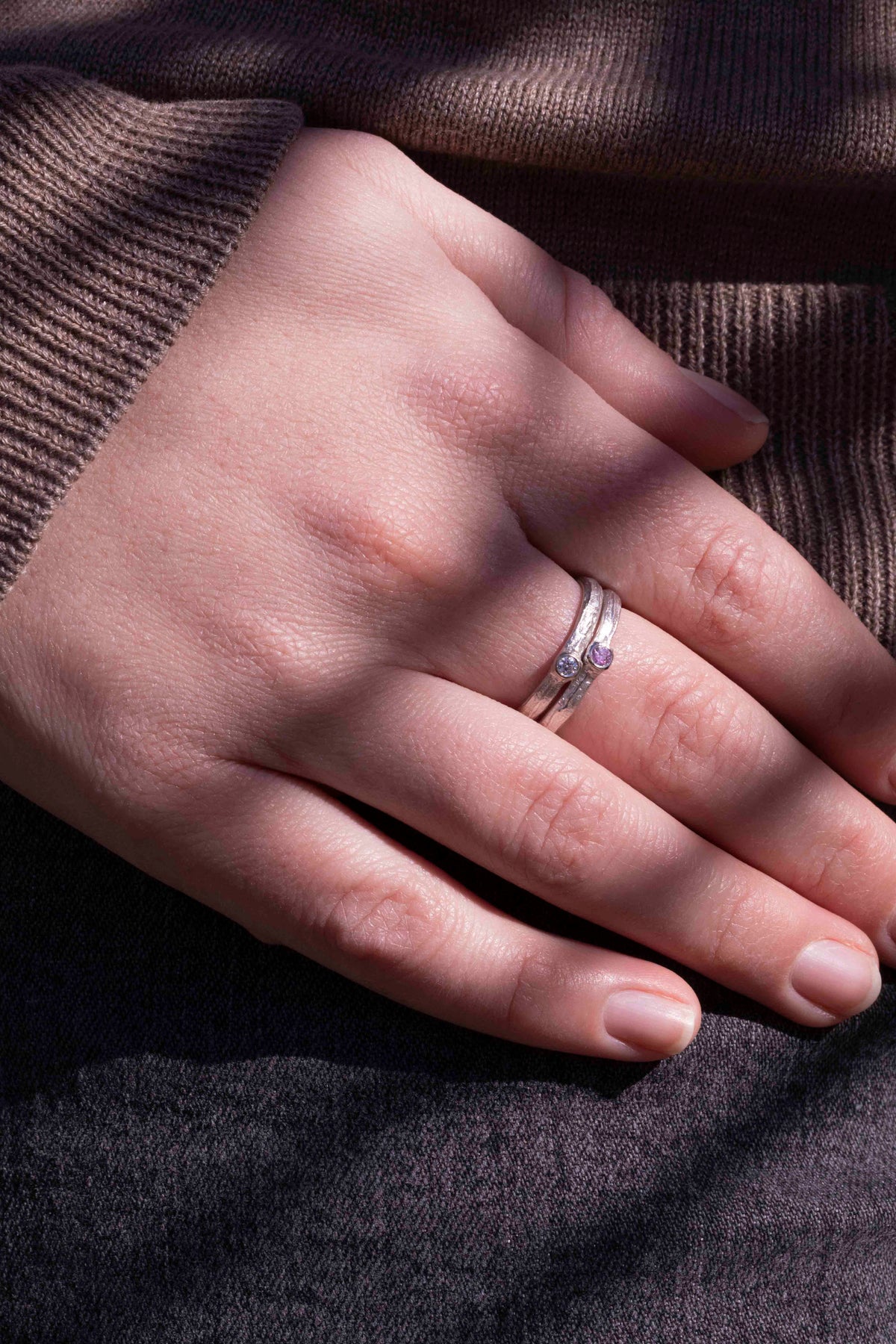 Bark 750 Weißgold Ring mit pinkem Saphir (0,08 ct)