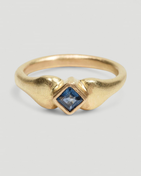 750 Goldring mit Saphir