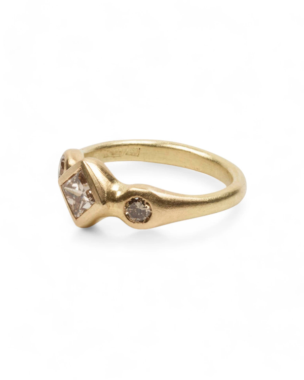 750 Goldring mit Diamanten - Goldschmiede Krack - Trauringe & Unikatschmuck aus Deidesheim