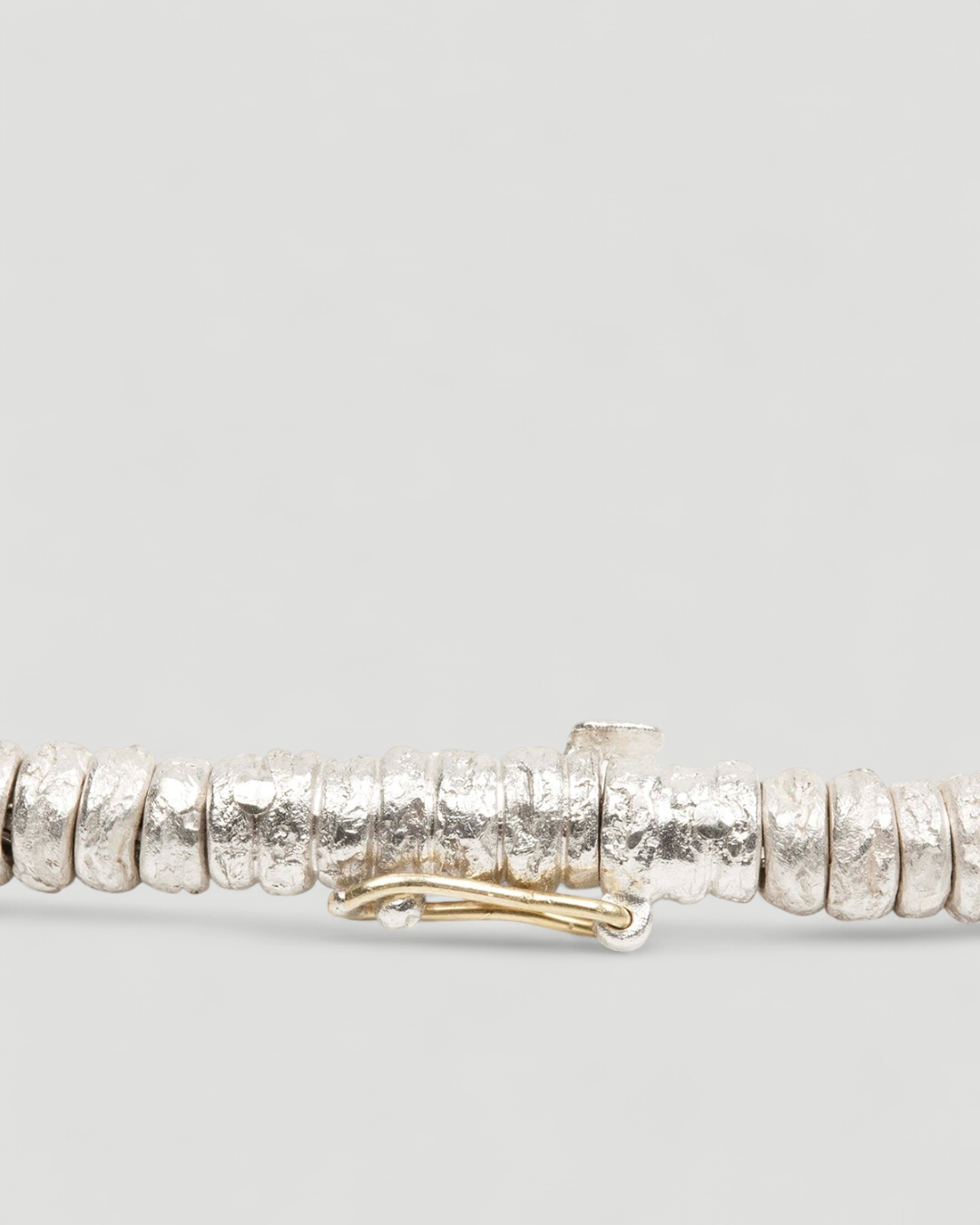 Nugget Eyelets Bracelet aus 925 Silber und 750 Gold - Goldschmiede Krack
