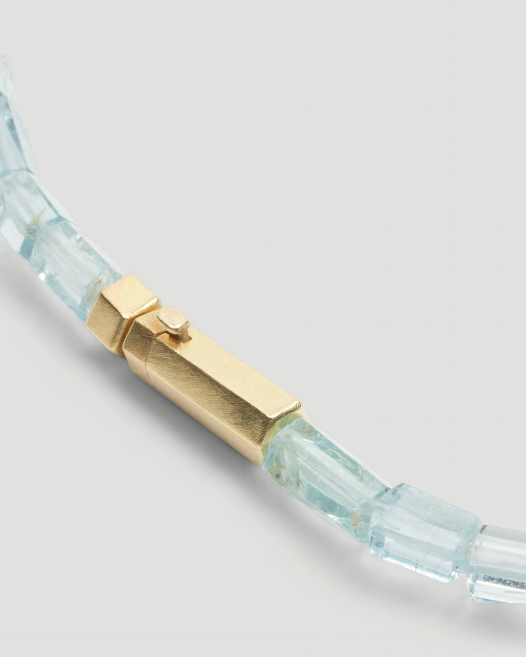 Blaue Aquamarinkette mit 750 Goldverschluss - Goldschmiede Krack