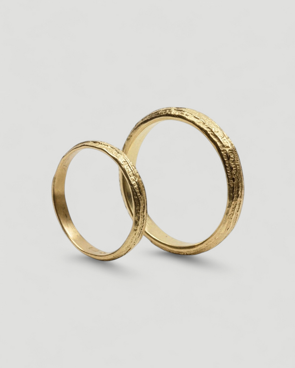 750 Gold Trauringe mit feiner Bark-Struktur