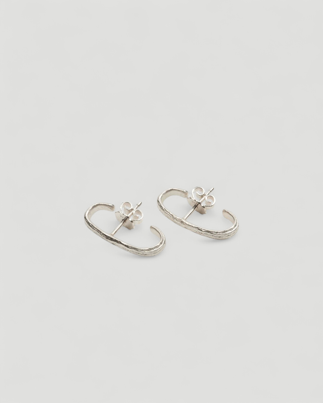 Earcuff Ohrstecker mit Bark Struktur - Goldschmiede Krack