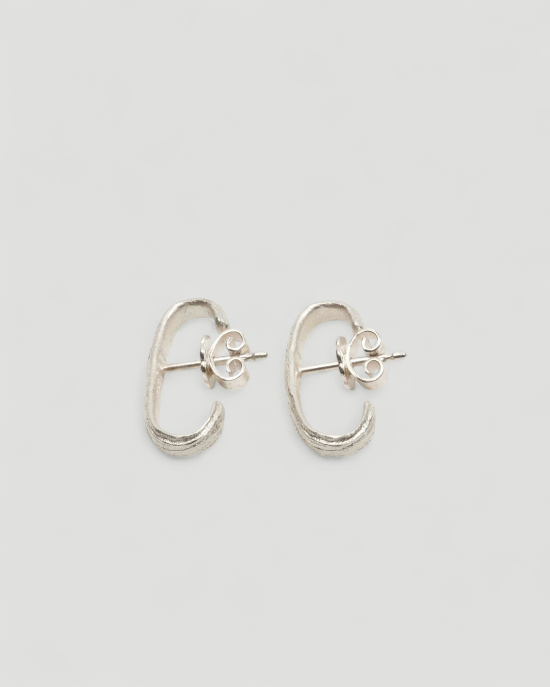 Earcuff Ohrstecker mit Bark Struktur - Goldschmiede Krack