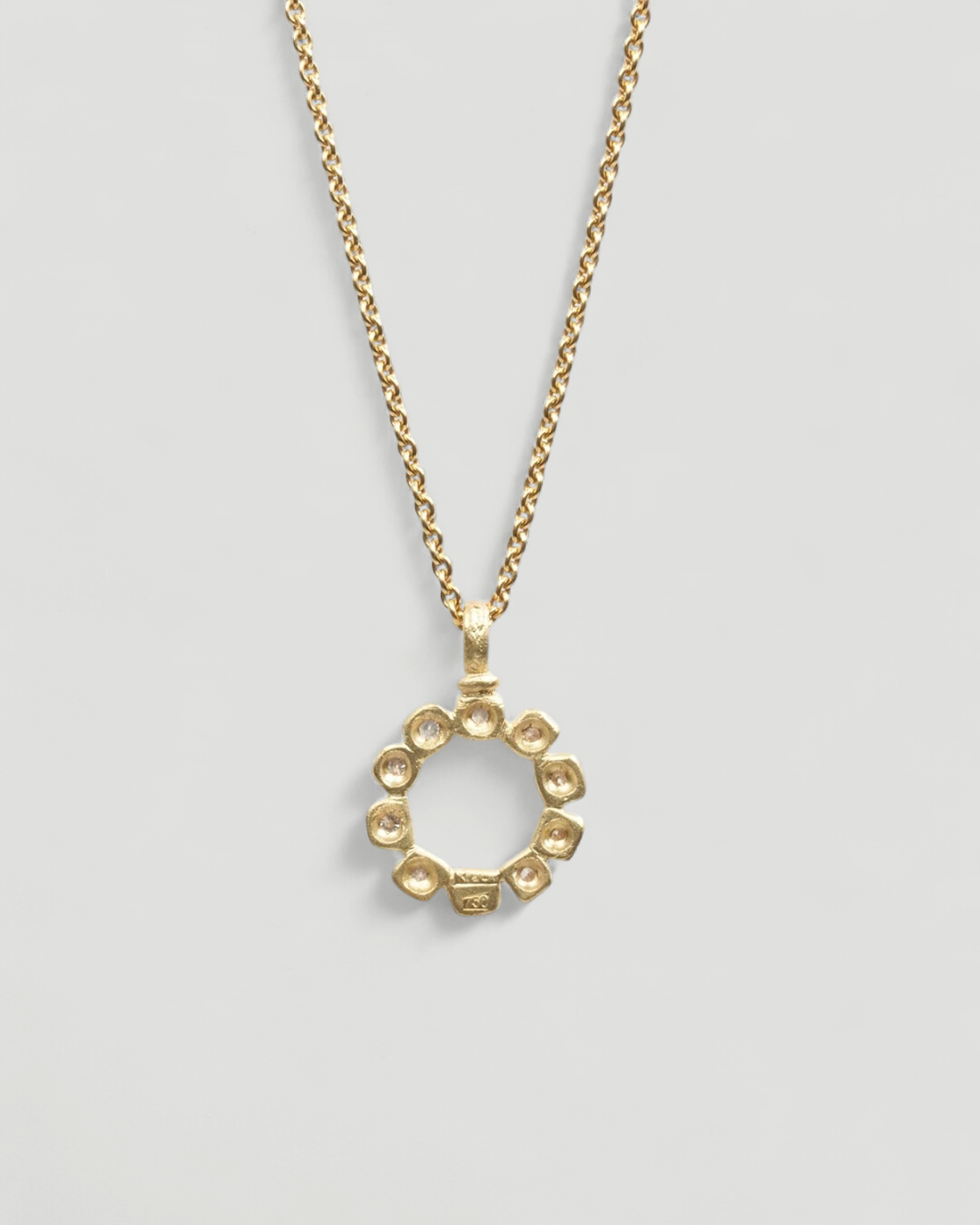 Zarter Kreis-Anhänger aus 750 Gold mit Brillanten und 750 Goldkette - Goldschmiede Krack