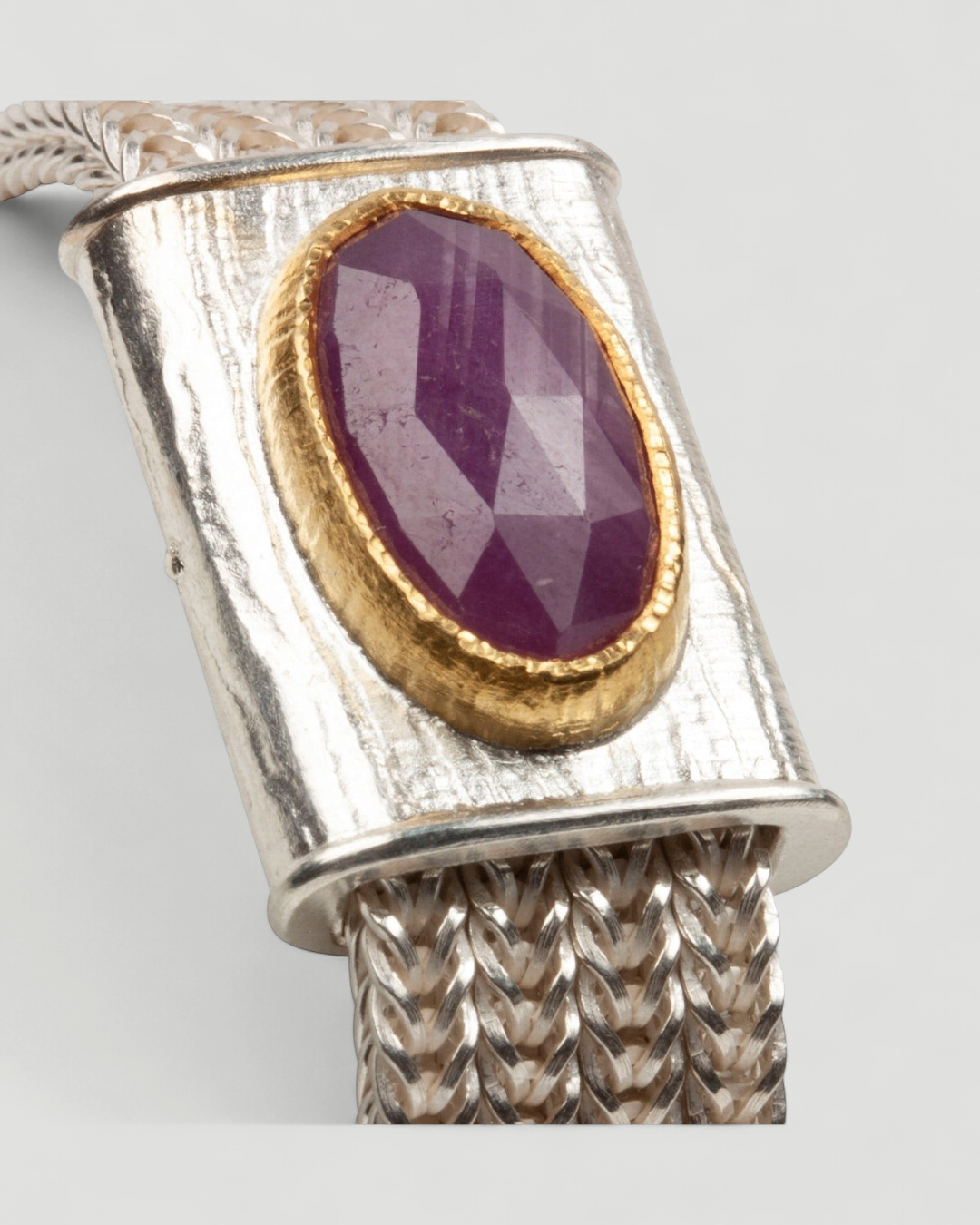 925 Silberarmband mit vier Reihen Fuchsschwanzkette und großem Rubin in Goldfassung - Goldschmiede Krack