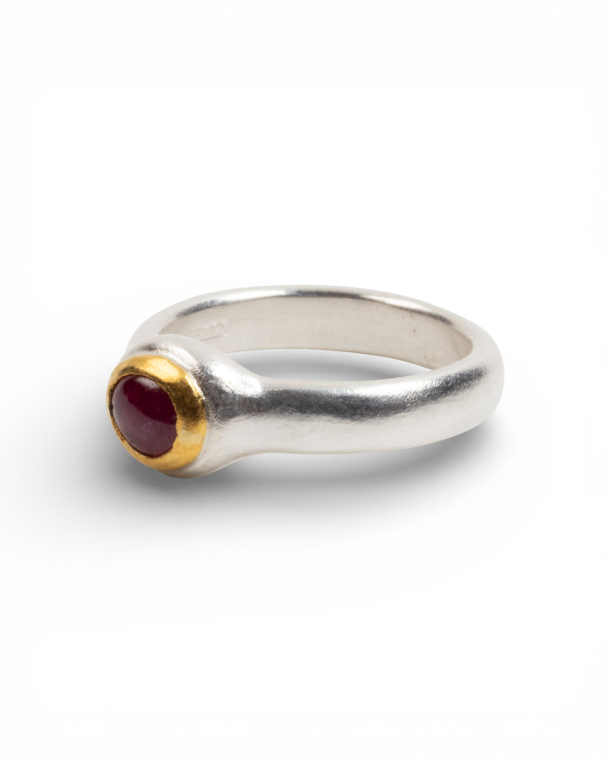 925 Silberring mit Rubin (1.04 ct) und Goldfassung - Goldschmiede Krack - Trauringe & Unikatschmuck aus Deidesheim