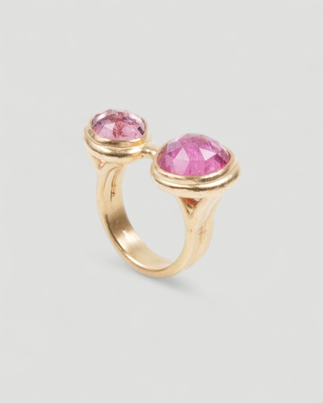 750 Goldring mit zwei rosa Turmalinen im Rosenschliff - Goldschmiede Krack
