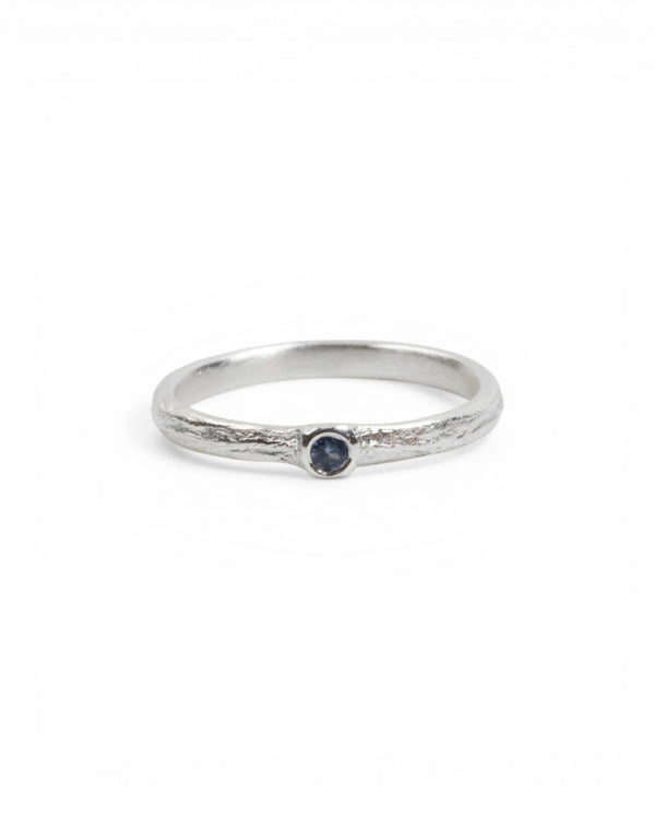 925 Silberring mit blauem Saphir (0,06 ct) - Goldschmiede Krack - Trauringe & Unikatschmuck aus Deidesheim