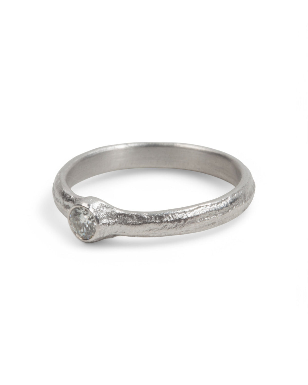 Filigraner 750 Weißgoldring mit weißem Brillant (0,16 ct) - Goldschmiede Krack - Trauringe & Unikatschmuck aus Deidesheim