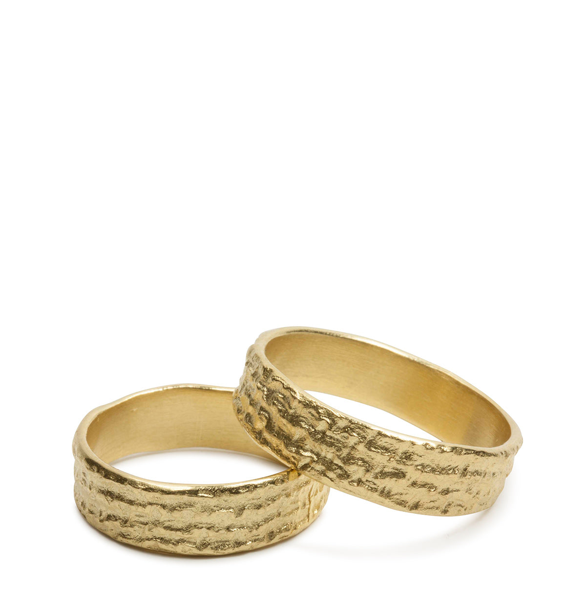 Flache 750 Gold Trauringe mit gehämmerter Oberfläche