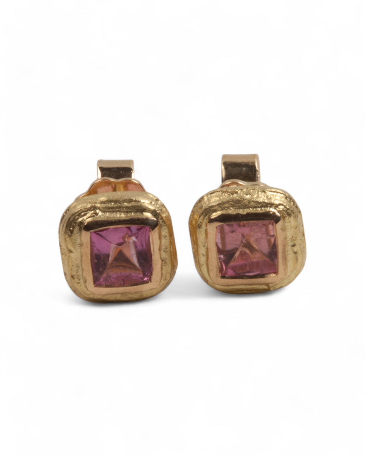 Quadratische Ohrstecker aus 750 Gold mit Edelsteinen