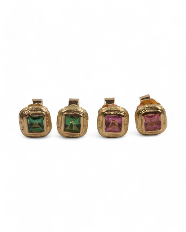 Quadratische Ohrstecker aus 750 Gold mit Edelsteinen