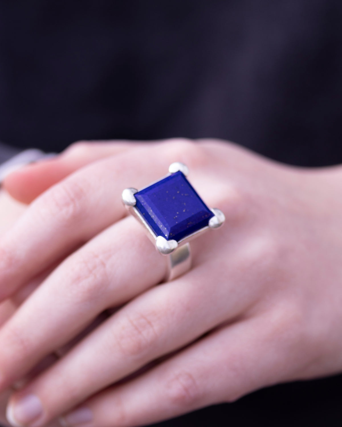 Großer 925 Silberring mit intensiven Lapislazuli (23.20 ct) - Goldschmiede Krack - Trauringe & Unikatschmuck aus Deidesheim
