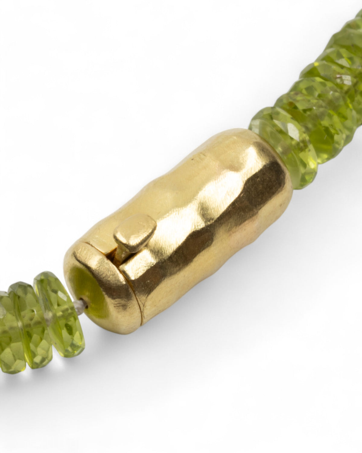Grüne Peridotkette mit 750 Goldkastenschloss - Goldschmiede Krack - Trauringe & Unikatschmuck aus Deidesheim
