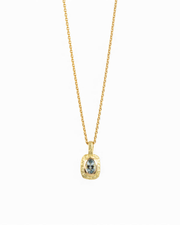 Organisch-eckiger 750 Goldanhänger mit blauem Aquamarin (0.71 ct) mit passender Goldkette - Goldschmiede Krack - Trauringe & Unikatschmuck aus Deidesheim
